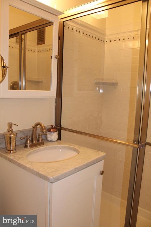 Building Photo - 2031 Locust St