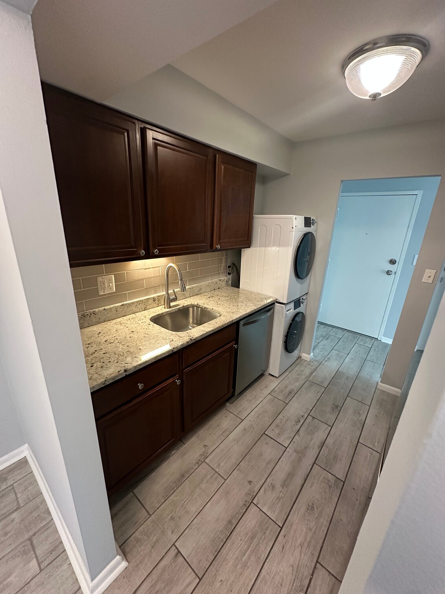 Building Photo - 6998 Hanover Pky