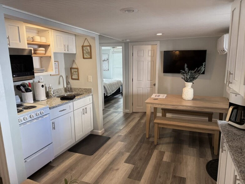 Building Photo - 4 Auburn Ave Ext