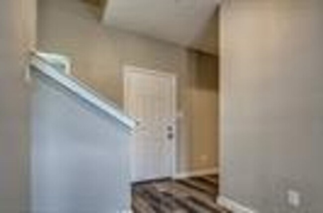 Building Photo - 3258 Wexford Dr