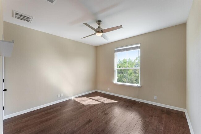 Building Photo - 13400 Briarwick Dr