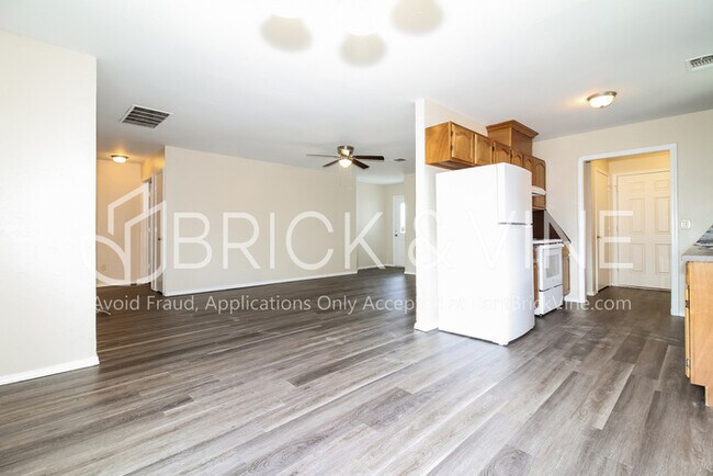 Building Photo - Pet-friendly house in Hope Crossing