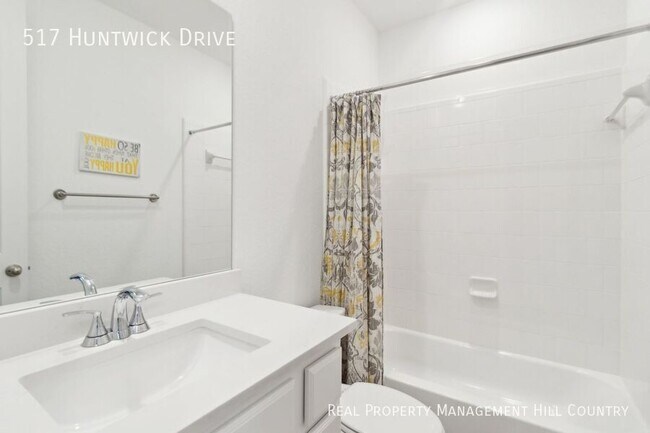 Building Photo - 517 Huntwick Dr