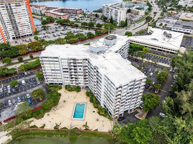 Building Photo - 1300 NE Miami Gardens Dr