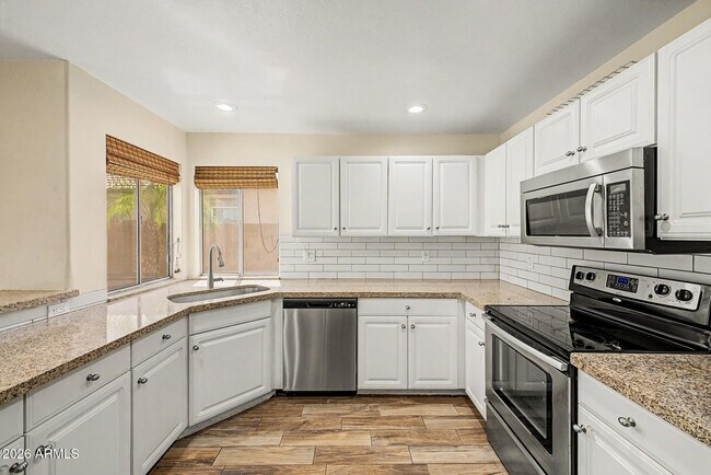 Building Photo - 2155 W Olla Ave