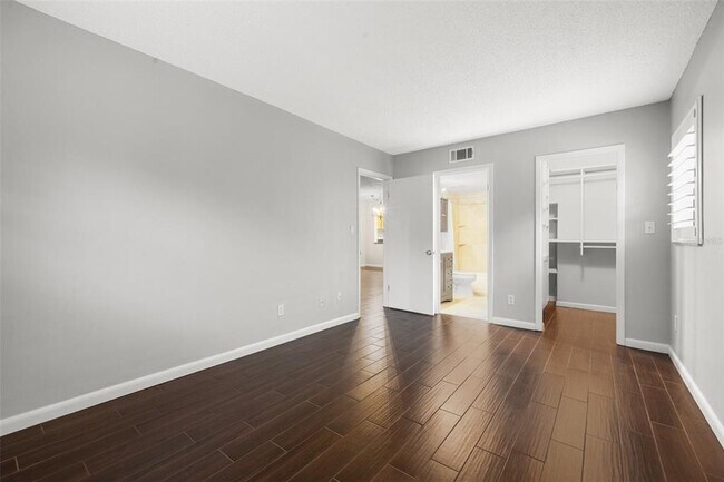 Building Photo - 3038 Eastland Blvd