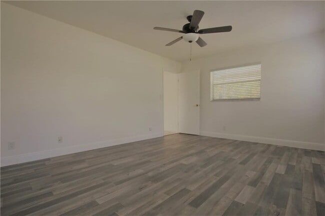 Building Photo - 1122 NW 82nd Ave