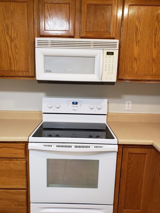 Building Photo - South East Springfield - Southern Hills - ...