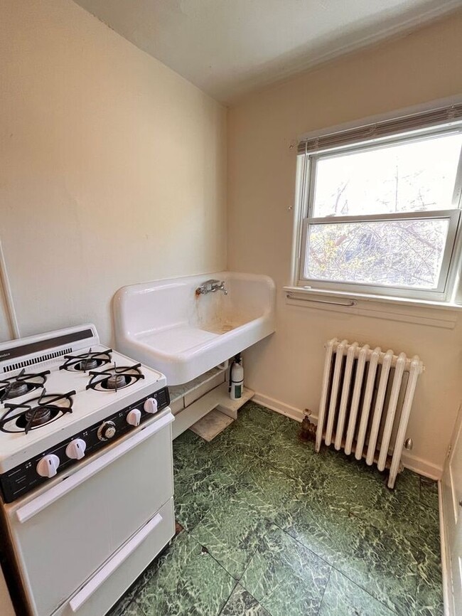 Building Photo - Cozy 1-Bedroom Apartment - Prime Location ...