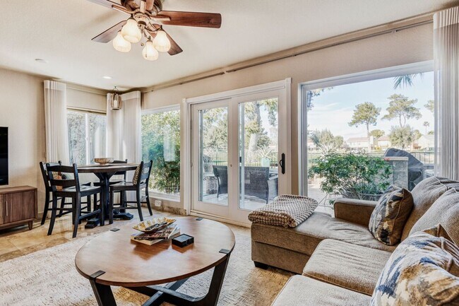 Building Photo - Furnished LVCC Beauty