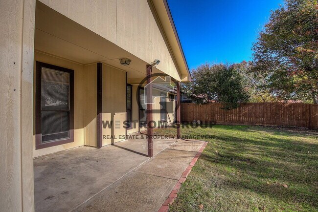 Building Photo - 420 Revolution Ln