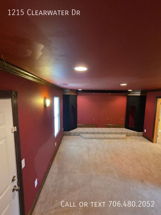 Building Photo - 1215 Clearwater Dr