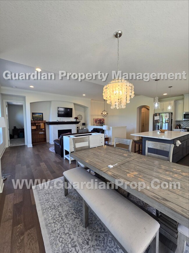 Building Photo - Chaska luxury home, Extra-large living areas, Owners suite, Walkout patio