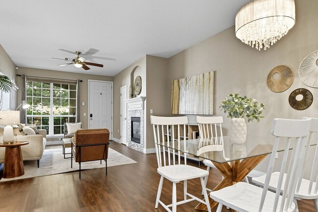 Building Photo - Charming & Updated Unit in Prime Denver Location