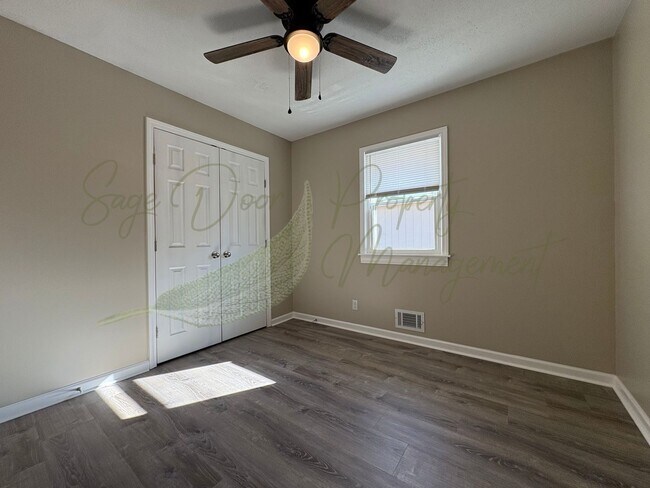 Building Photo - TOWNHOUSE IN BLUE SPRINGS!!!