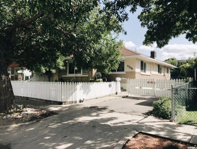Primary Photo - 1709 South