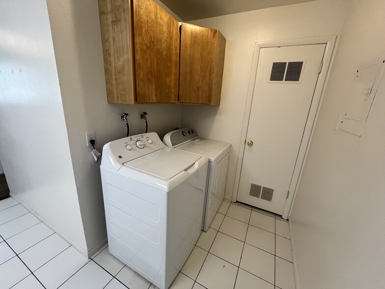 Building Photo - 1013 N 235 W