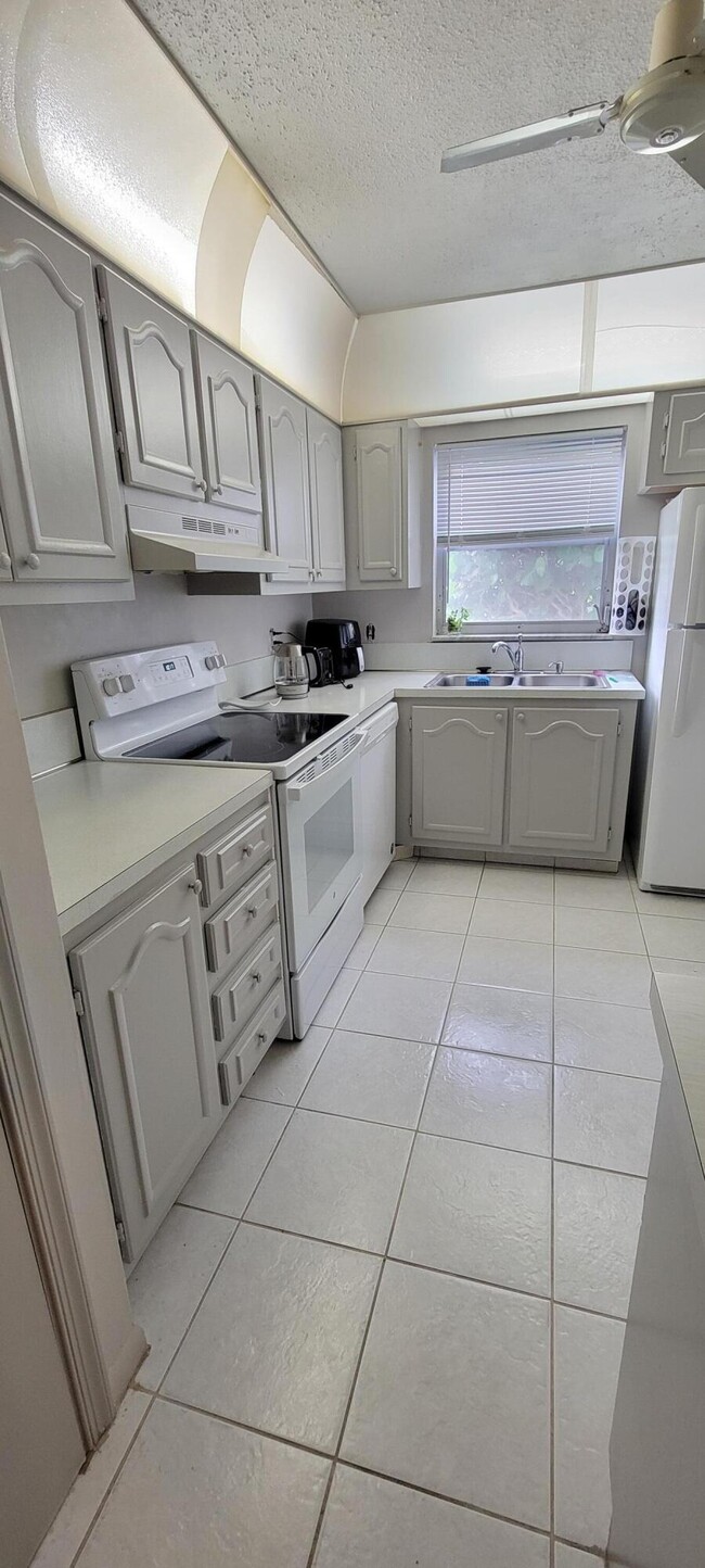 Building Photo - 22795 SW 66th Ave