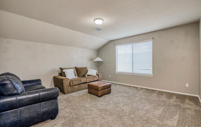 Building Photo - Westside area for Short or Long Term Rental (Completely Furnished) Beautiful 3 bed/2.5 baths plus...