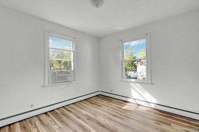 Building Photo - 65 Greenwood Dr