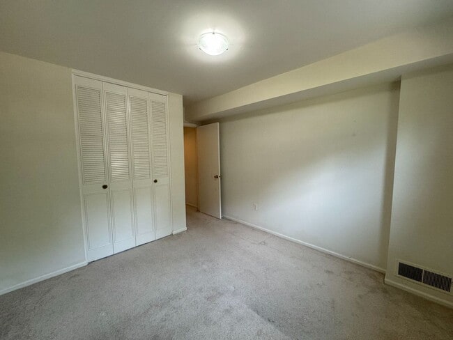 Building Photo - Spacious 4 Bed 3 Bath Home With Fully Fenc...