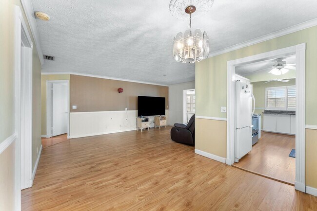 Building Photo - 8000 Lagos De Campo Blvd