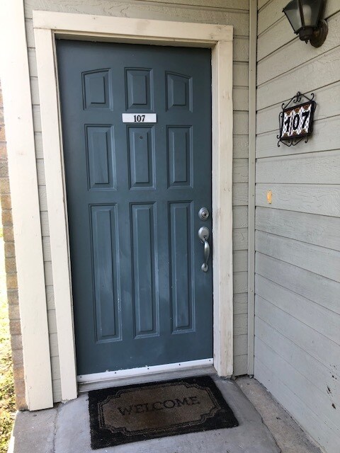 Front door entrance - 2450 Wickersham Ln