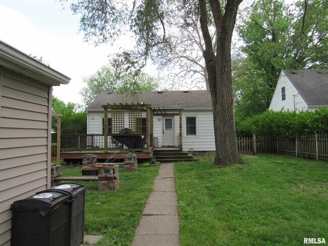 Building Photo - 1126 W Lombard St