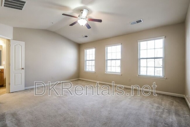 Building Photo - 6685 Story Cir