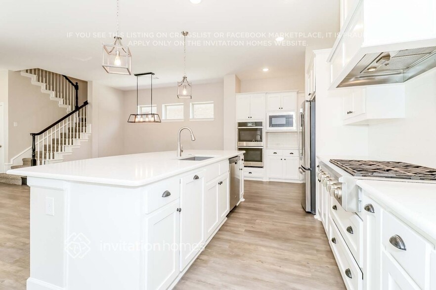 Building Photo - 813 Parkside Dr