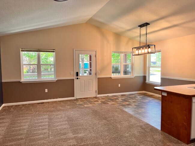 Building Photo - Spacious 3-bedroom, 2 bath in Lolo, MT!!