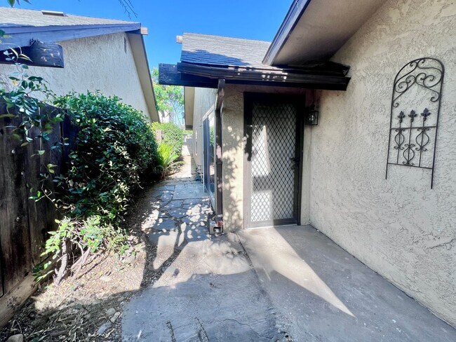 Building Photo - $1,995 Blackstone & Sierra 2 Bedroom Condo...