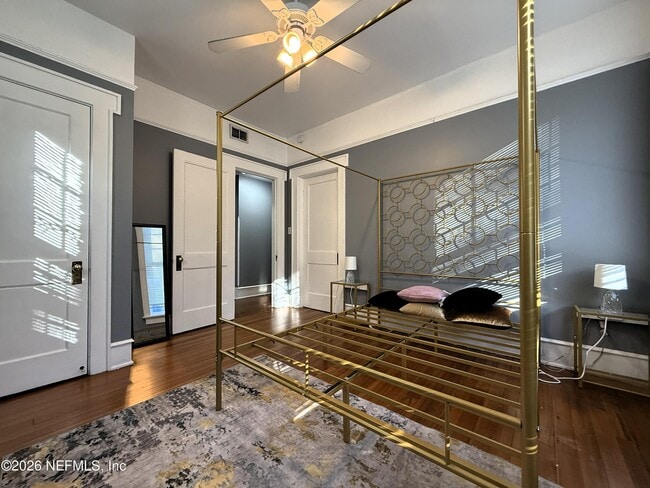 Building Photo - 146 W 6th St