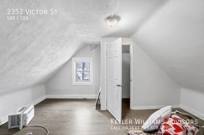 Building Photo - 2357 Victor St