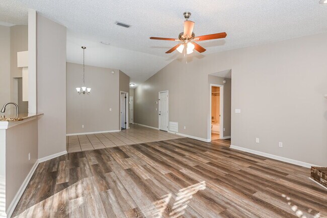 Building Photo - 8026 Fleur De Lis Dr