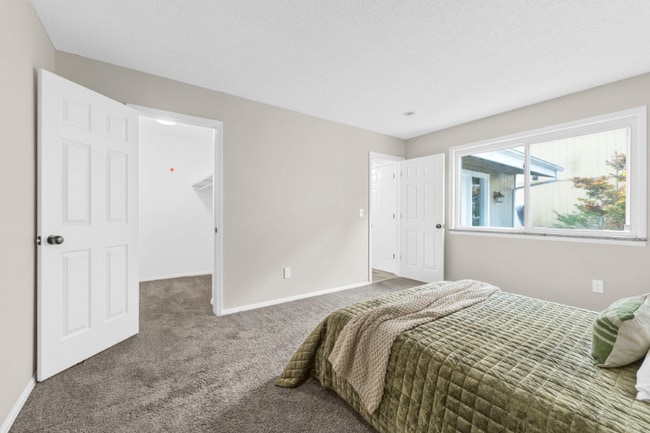 Building Photo - 907 Award Dr