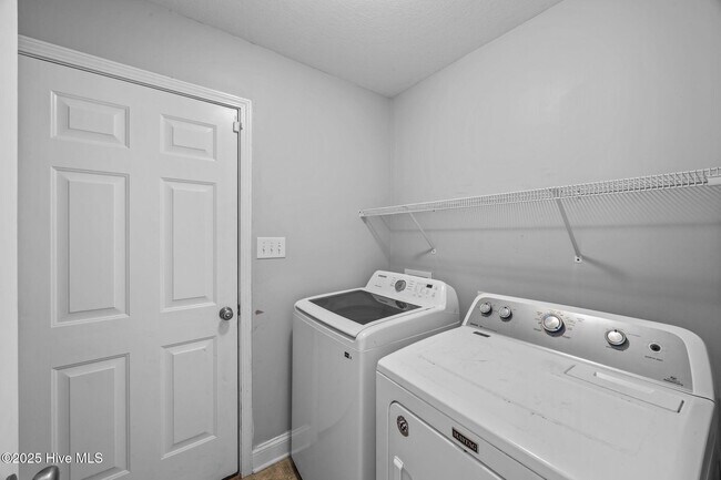 Building Photo - 2907 Judge Manly Dr