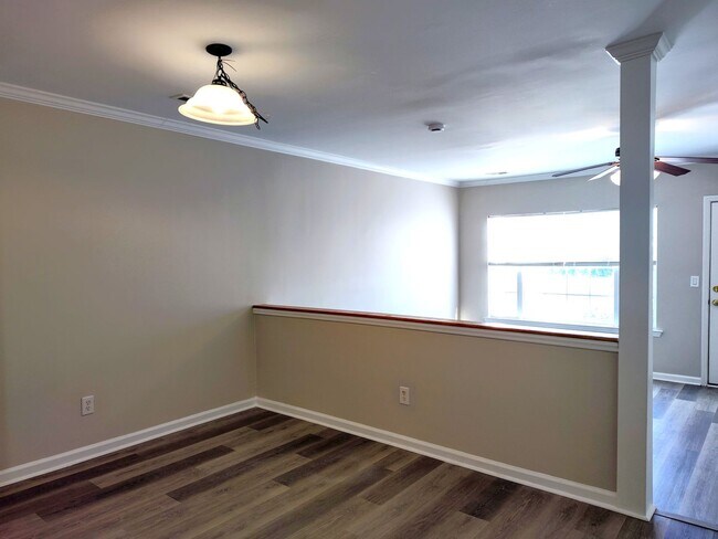 Building Photo - Cozy, 2 story, 2 bedroom, 2.5 bath Townhome Located in the Melrose Community!