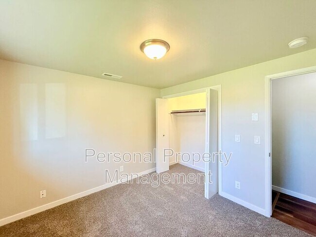 Building Photo - 4603 NE 122nd Ave