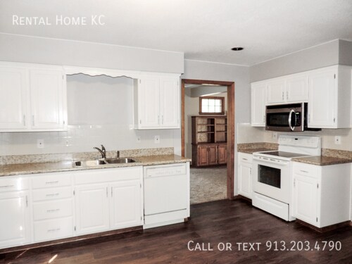 Building Photo - 13828 W 110th Terrace