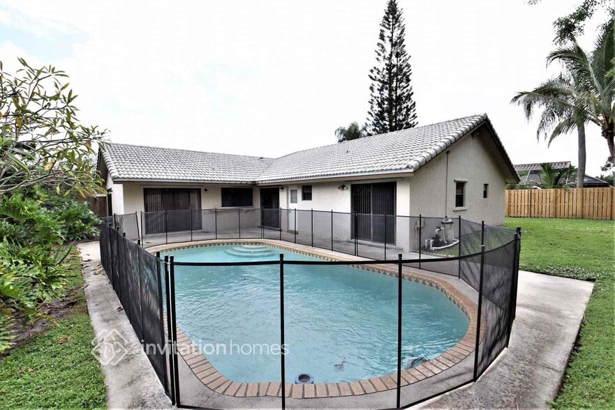 Building Photo - 7195 NW 5th Ave