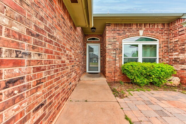 Building Photo - 1817 SE 1st St