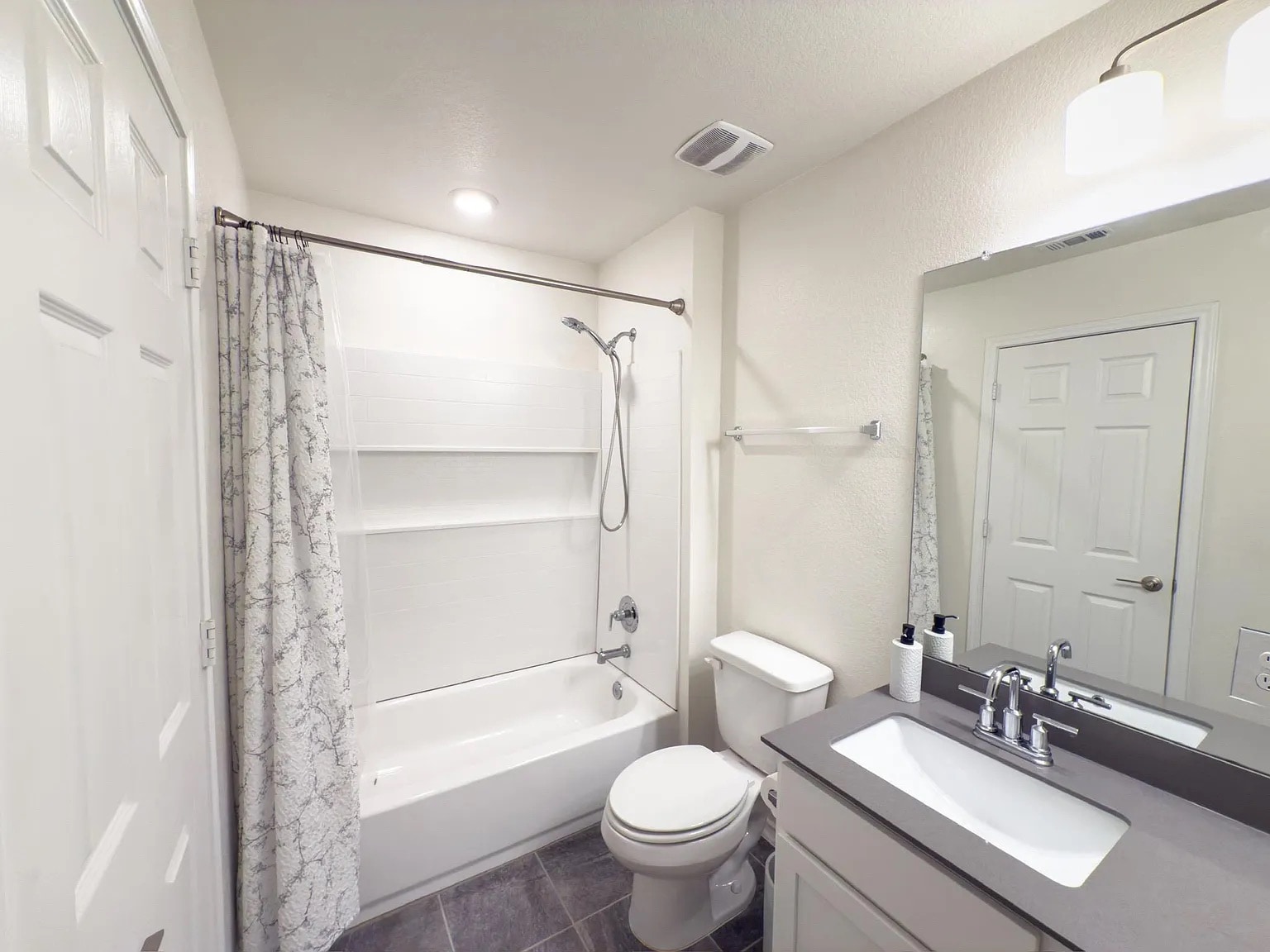 Building Photo - Room in House on Conestoga Wagon Way
