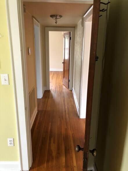 Hallway to second bedroom - 2229 Coventry Rd