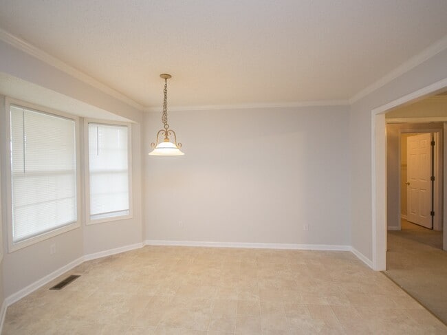 Building Photo - Beautiful full brick home!