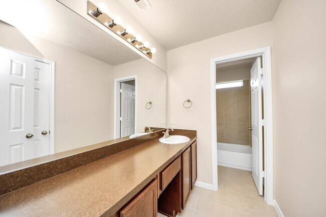 Building Photo - 11034 Kelly Hill Ct