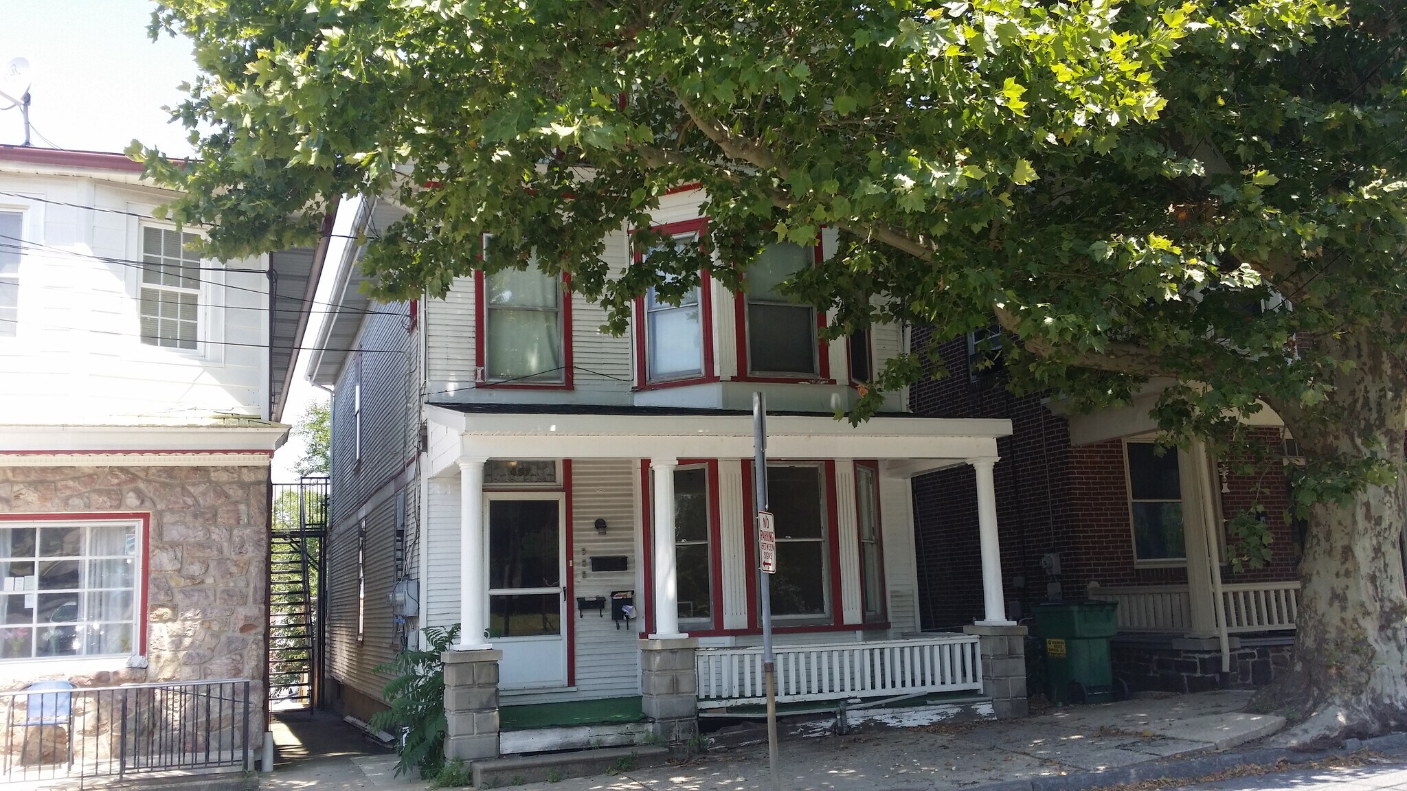 Building Photo - 437 E 1st St