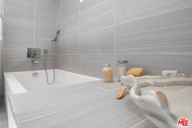 Building Photo - 1226 S Bedford St