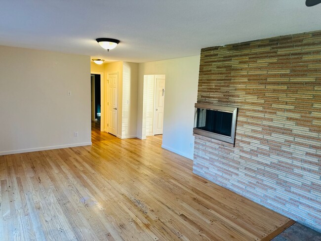 Building Photo - Vintage Remodel