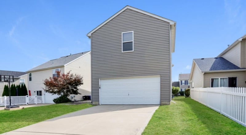 Building Photo - 1027 Glengarry Dr